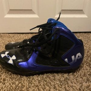 - Black & Blue Boys Under Armour Football Cleats. Boys Size 5Y